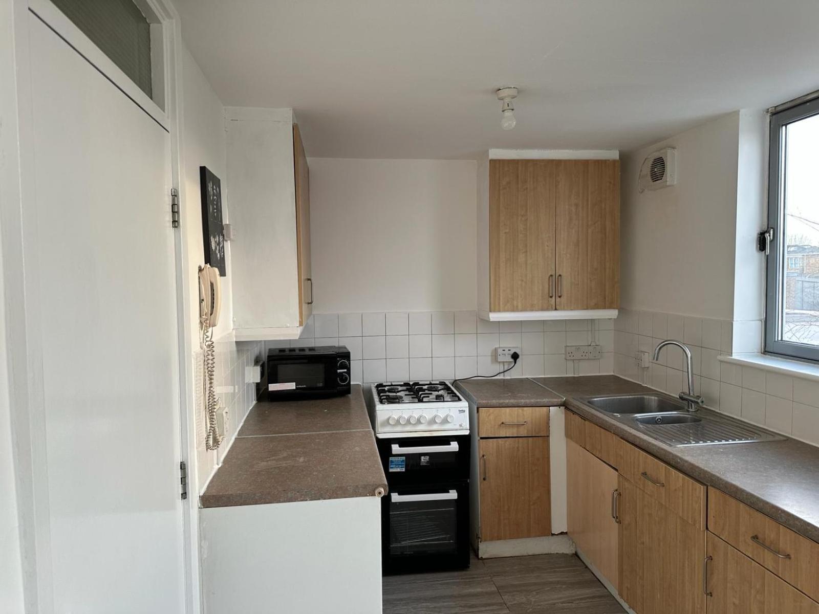 Newbury Appartement Londen Buitenkant foto